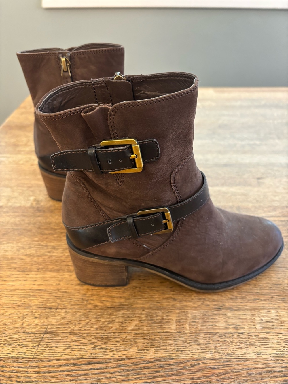 Franco Sarto Brown Leather Buckle Ankle Boots with Gold Hardware. Size 5.5 Cute!